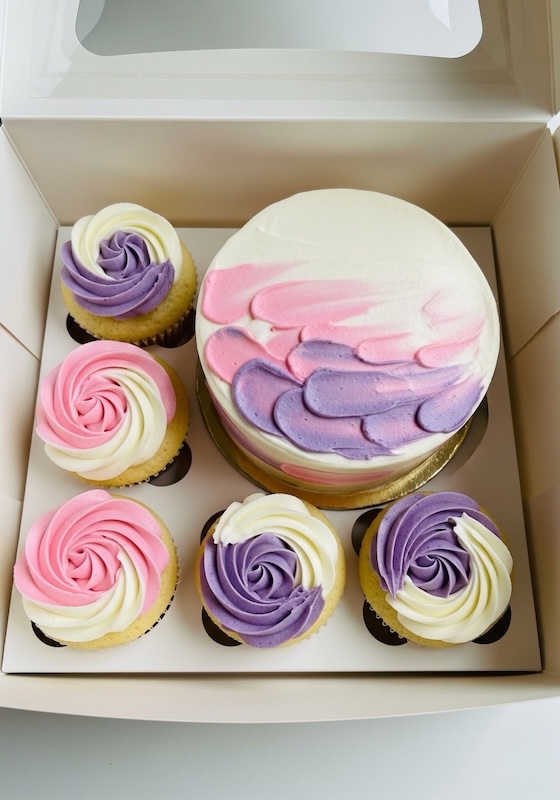 4-inch Vanilla Bento + 5 Cupcakes